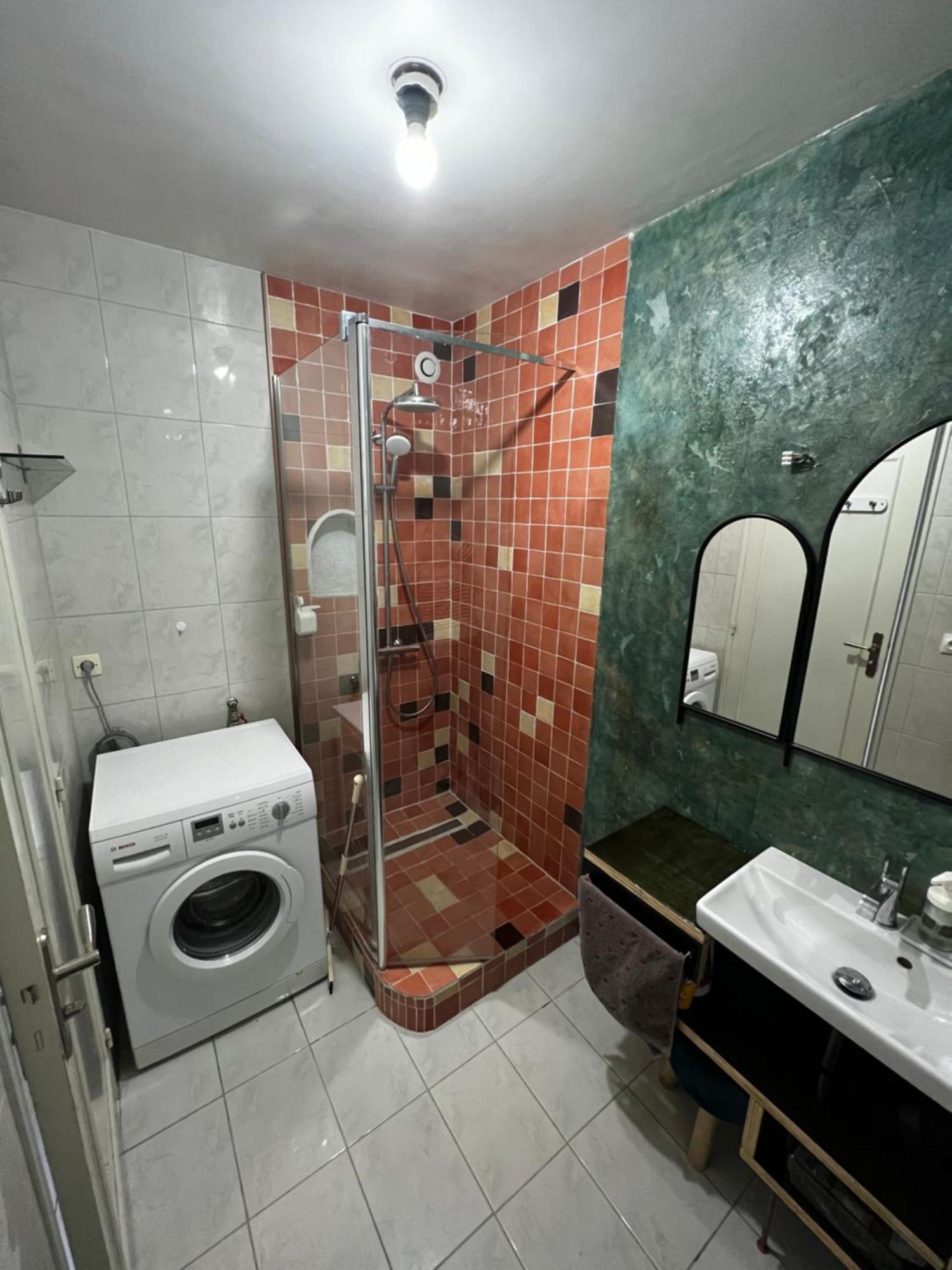 Chambre Artistique En Colocation Entre Disneyland Et Paris Нёйи-сюр-Марн Экстерьер фото